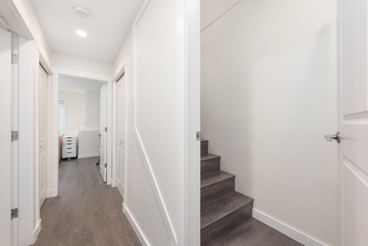 Hallway Photo of 319 W 59th Avenue, Vancouver, BC