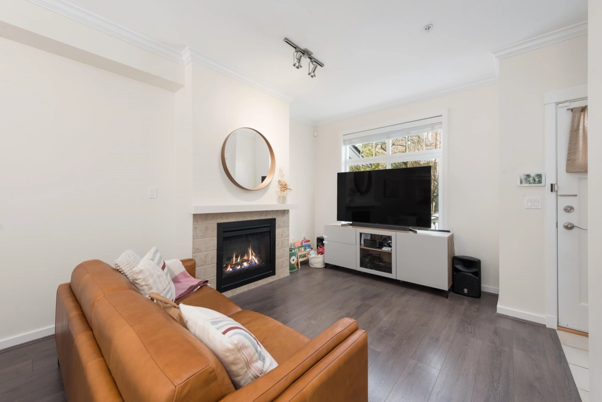 Kitchen Island Photo of 319 W 59th Avenue, Vancouver, BC
