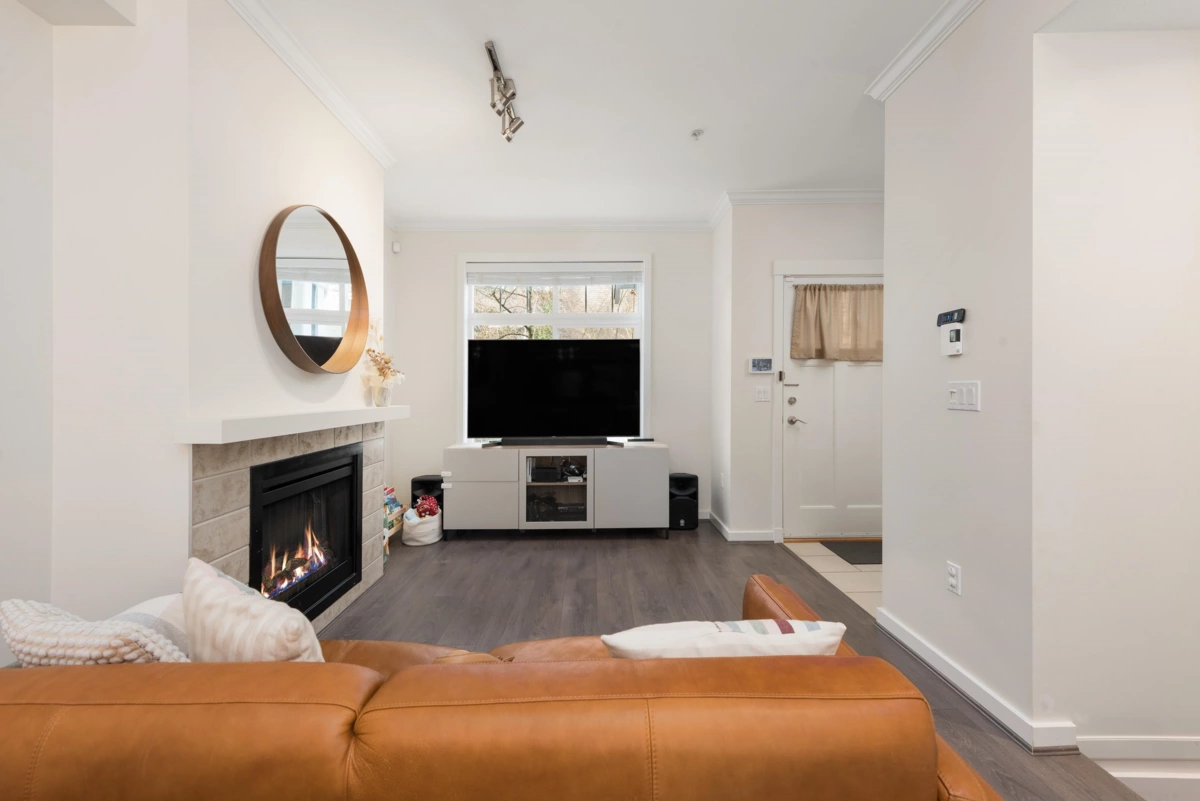 Kitchen Photo of 319 W 59th Avenue, Vancouver, BC