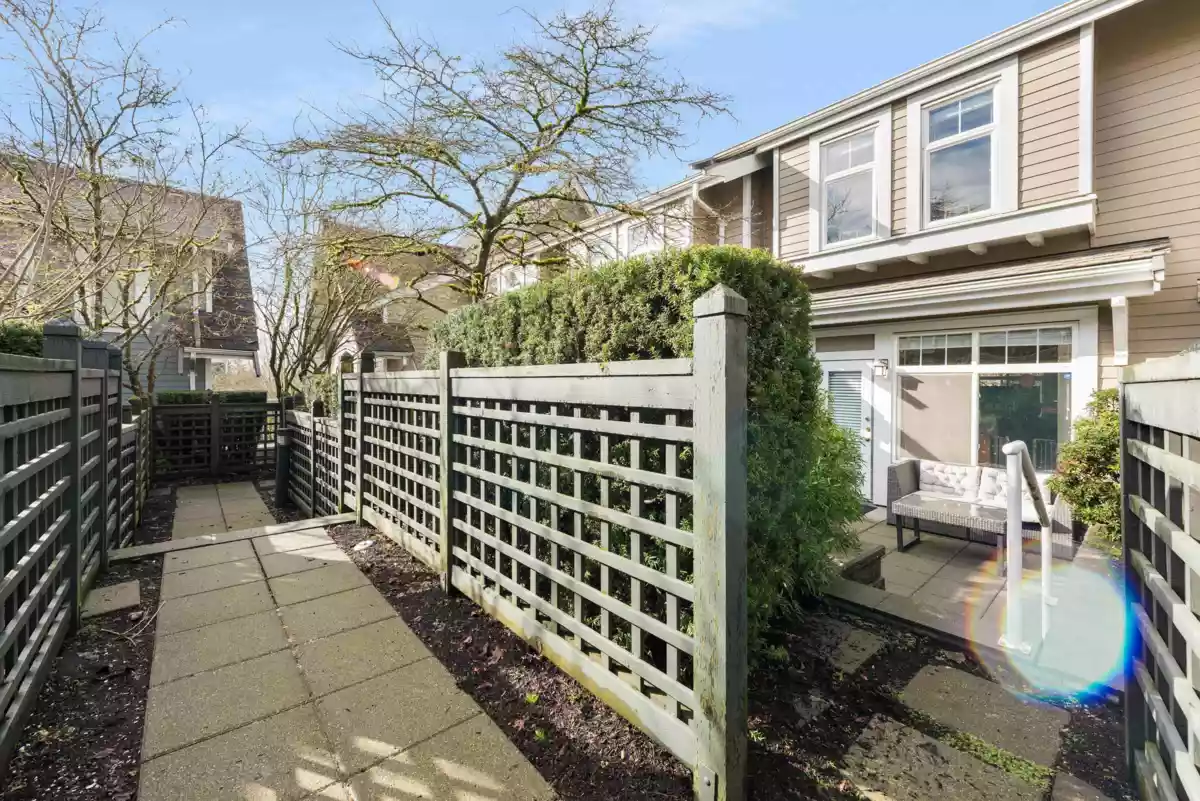 Outdoor Kitchen Photo of 319 W 59th Avenue, Vancouver, BC