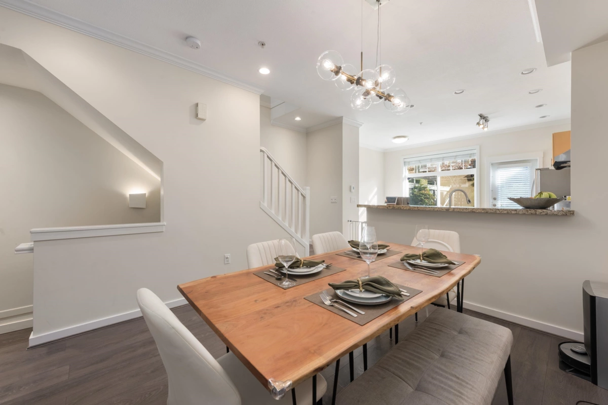 Walk-In Closet Photo of 319 W 59th Avenue, Vancouver, BC