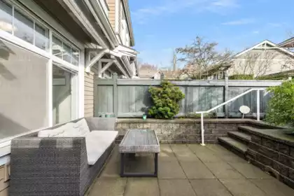 Front Yard Photo of 319 W 59th Avenue, Vancouver, BC