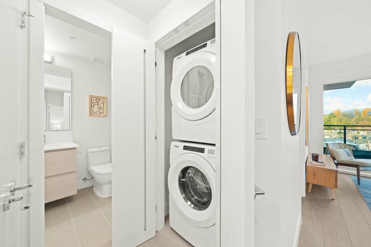 Entry Foyer Photo of 419 4788 Hastings Street, Burnaby, BC