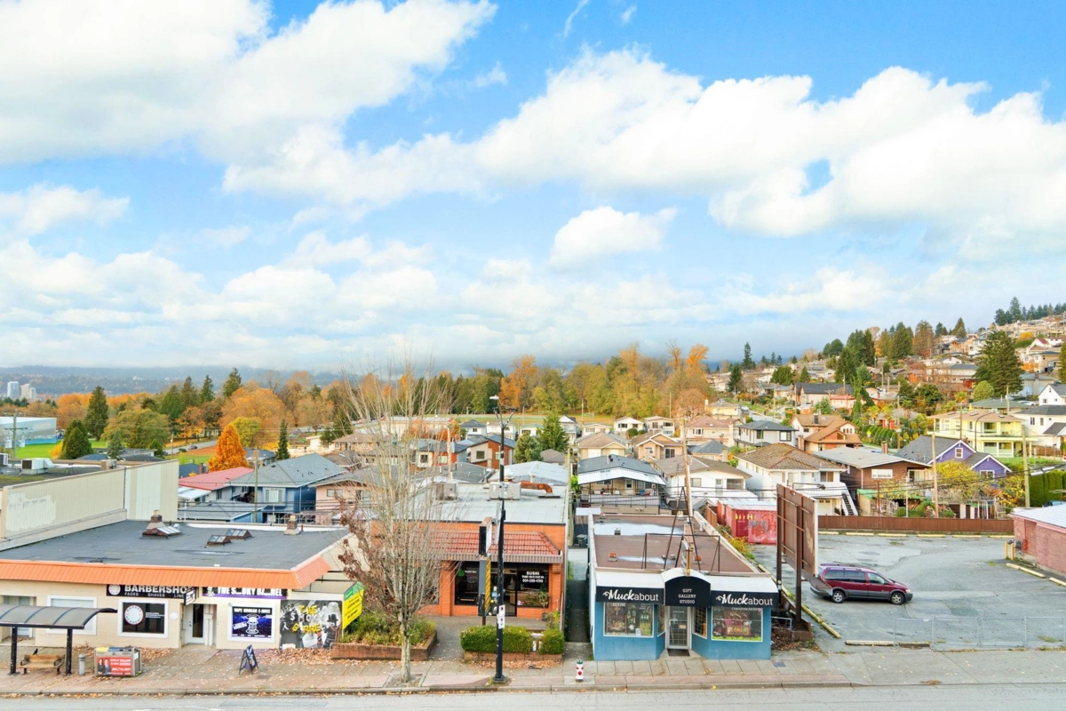Front Yard Photo of 419 4788 Hastings Street, Burnaby, BC