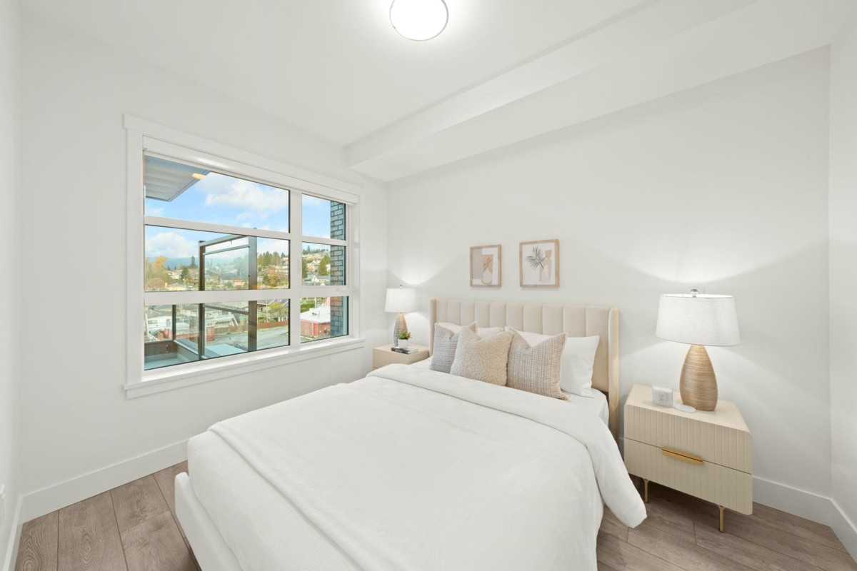 Walk-In Closet Photo of 419 4788 Hastings Street, Burnaby, BC