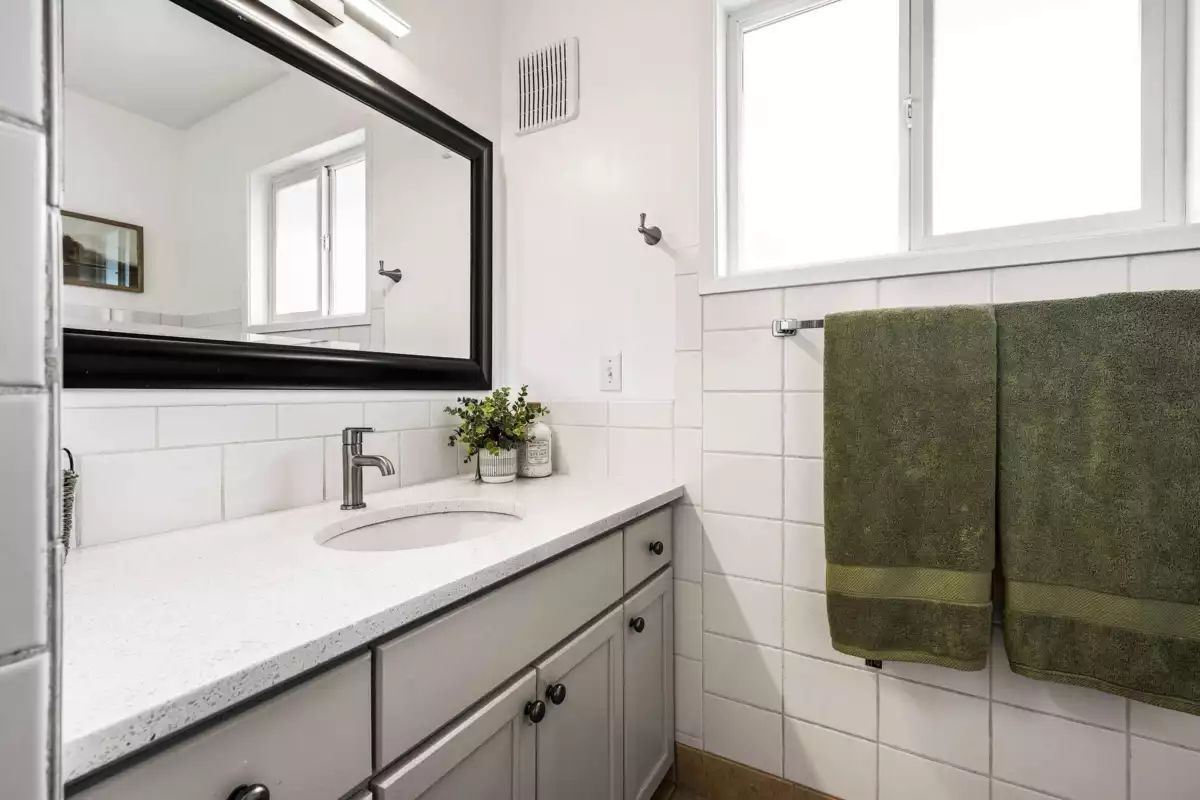 Entry Foyer Photo of 8515 Howard Crescent, Chilliwack, BC