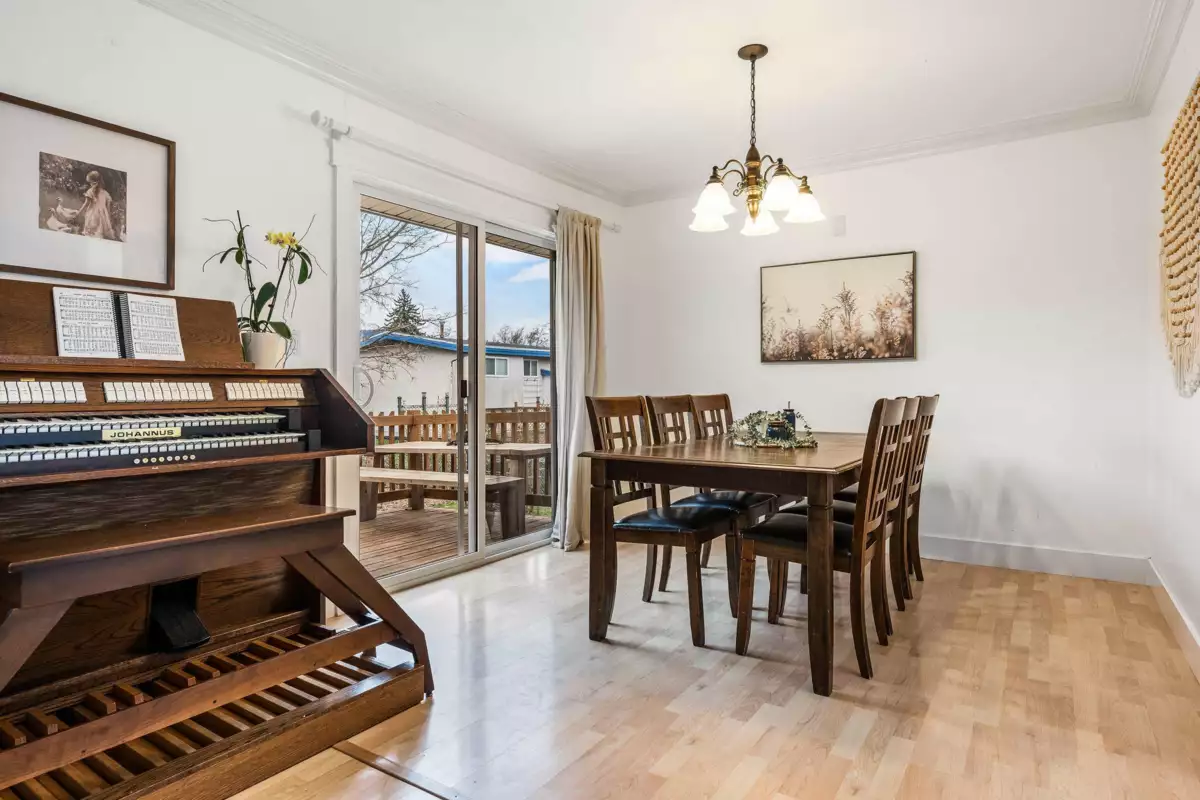 Powder Room Photo of 8515 Howard Crescent, Chilliwack, BC