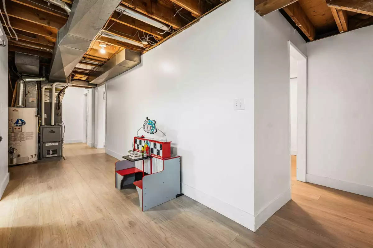 Staircase Photo of 8515 Howard Crescent, Chilliwack, BC