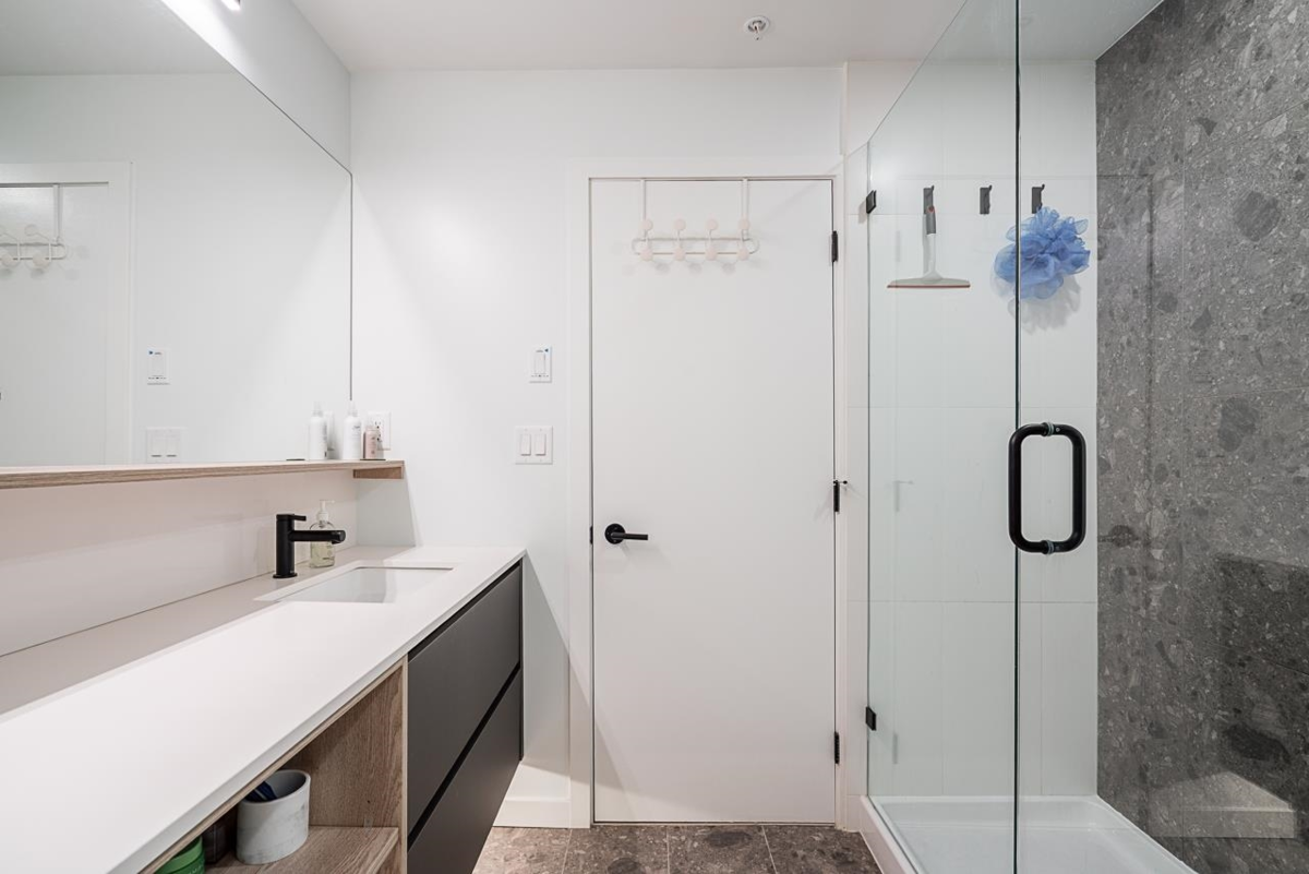 Entry Foyer Photo of 105 19577 65b Avenue, Surrey, BC