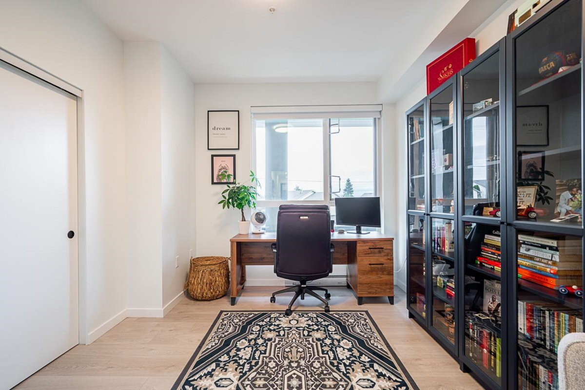 Hallway Photo of 105 19577 65b Avenue, Surrey, BC