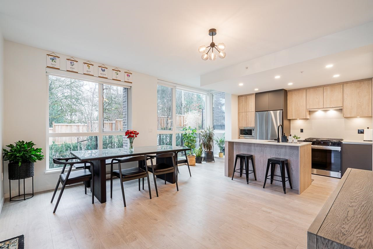Kitchen Photo of 105 19577 65b Avenue, Surrey, BC