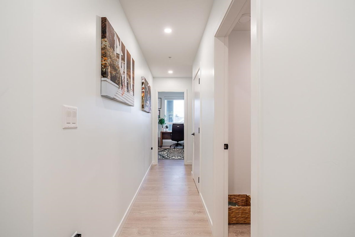 Office / Den Photo of 105 19577 65b Avenue, Surrey, BC