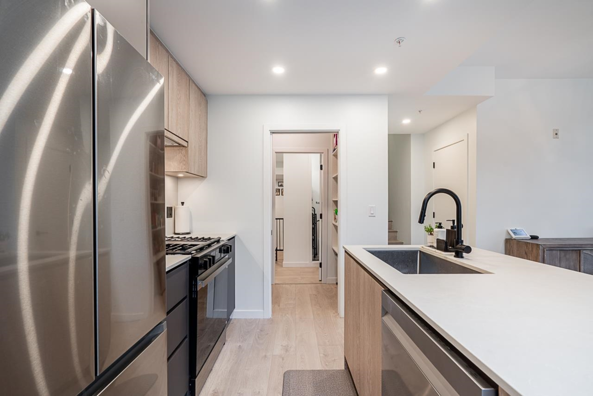 Primary Bathroom Photo of 105 19577 65b Avenue, Surrey, BC