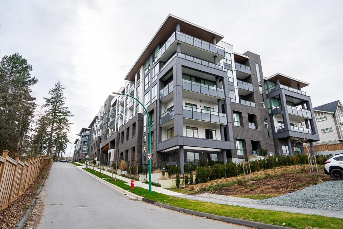 Swimming Pool Photo of 105 19577 65b Avenue, Surrey, BC