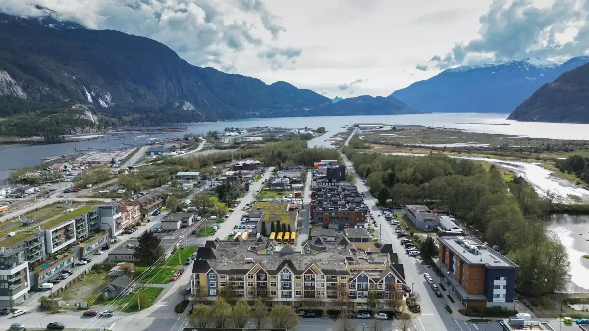 Bedroom 4 Photo of 303 1336 Main Street, Squamish, BC