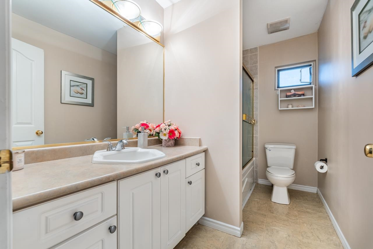 Staircase Photo of 26983 26a Avenue, Langley, BC