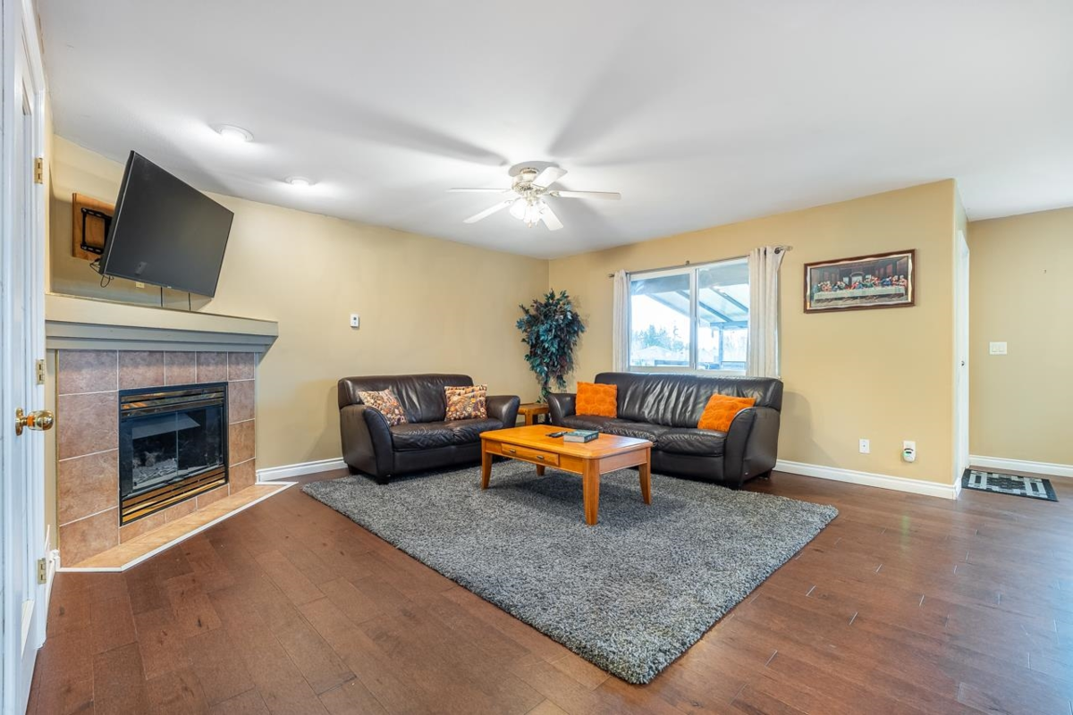 Walk-In Closet Photo of 26983 26a Avenue, Langley, BC