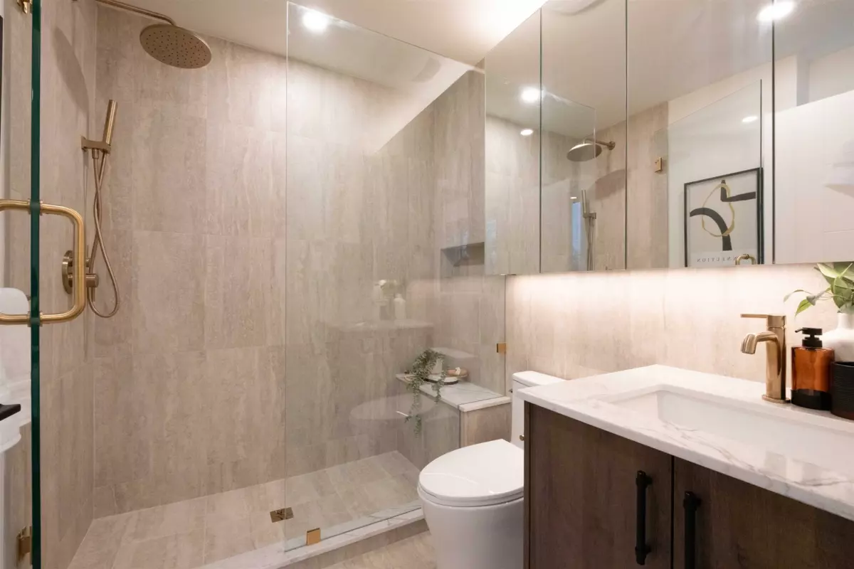 Entry Foyer Photo of 3 2667 E Pender Street, Vancouver, BC