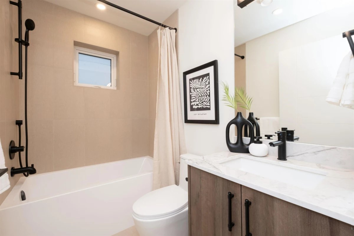 Powder Room Photo of 3 2667 E Pender Street, Vancouver, BC