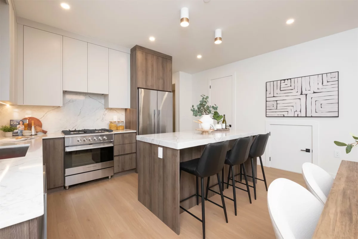 Primary Bathroom Photo of 3 2667 E Pender Street, Vancouver, BC