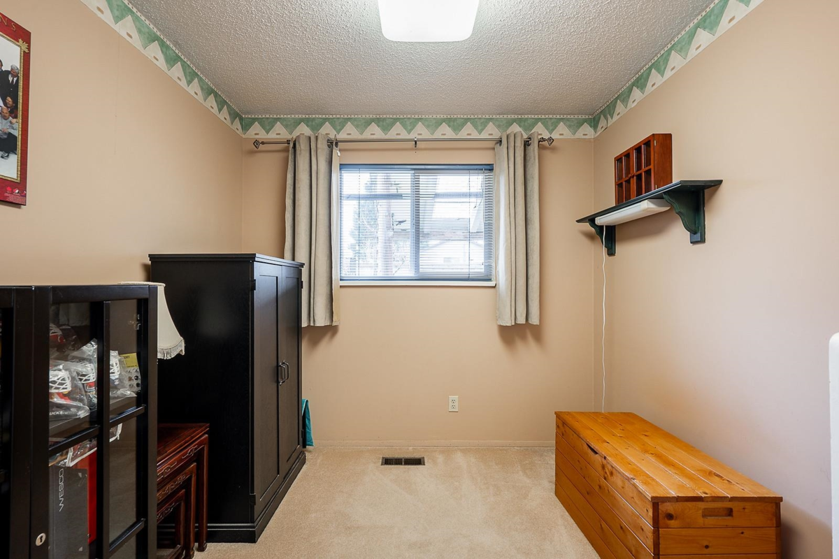 Basement Recreation Room Photo of 9120 145a Street, Surrey, BC