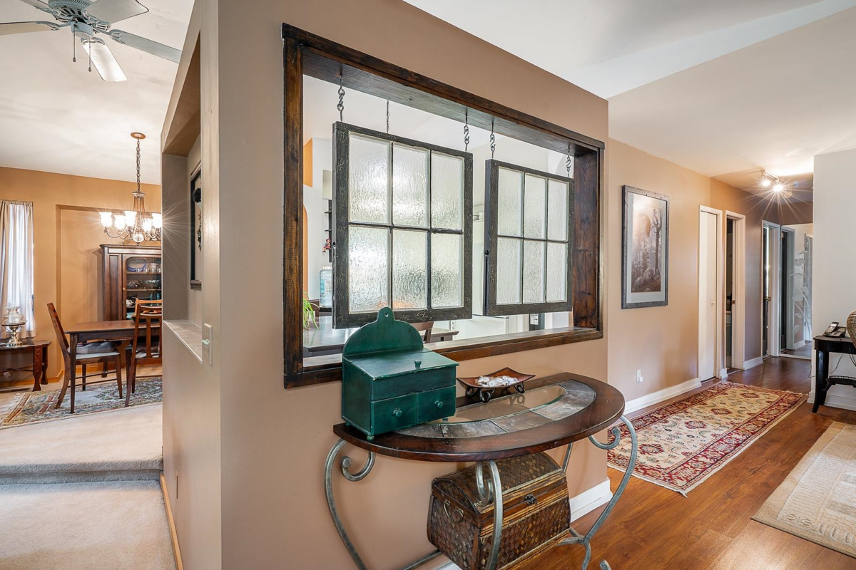 Breakfast Nook Photo of 9120 145a Street, Surrey, BC