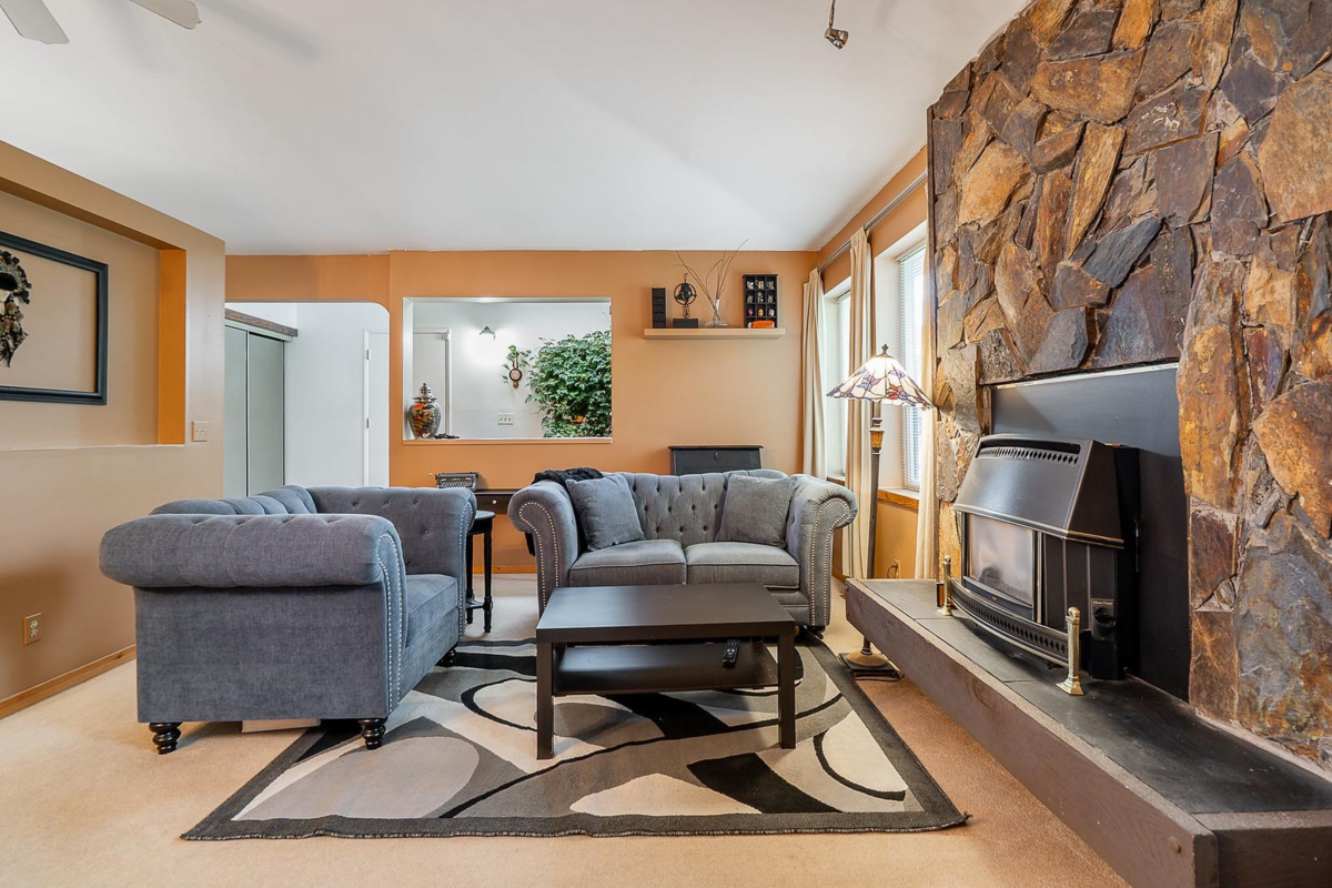 Family Room Photo of 9120 145a Street, Surrey, BC