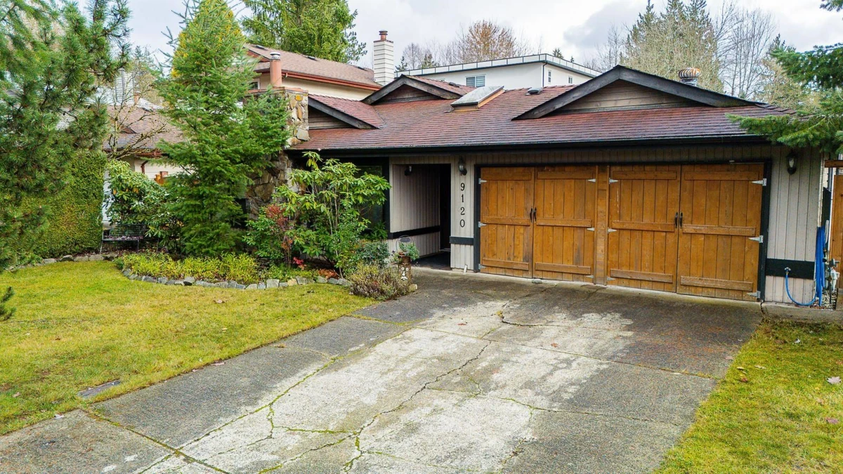 Staircase Photo of 9120 145a Street, Surrey, BC
