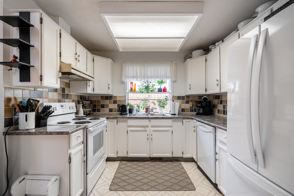 Walk-In Closet Photo of 9120 145a Street, Surrey, BC