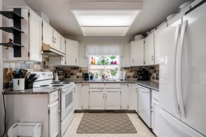 Walk-In Closet Photo of 9120 145a Street, Surrey, BC