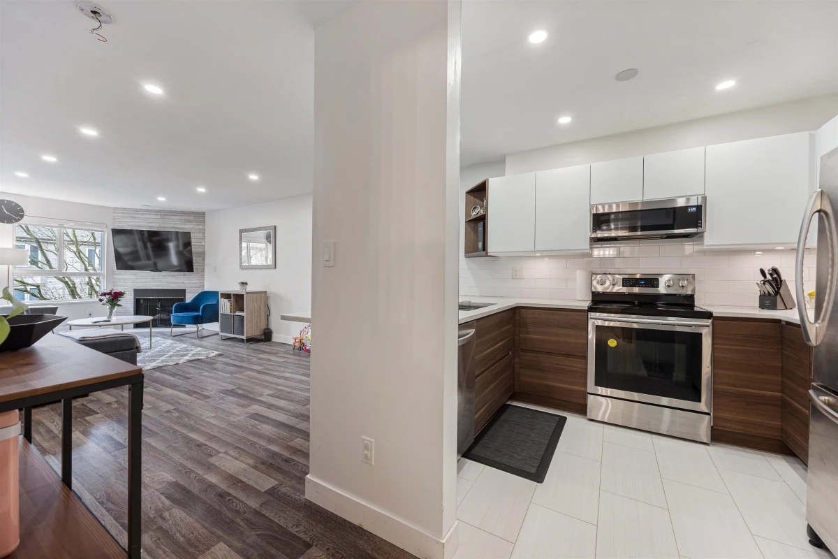 Breakfast Nook Photo of 205 7465 Sandborne Avenue, Burnaby, BC