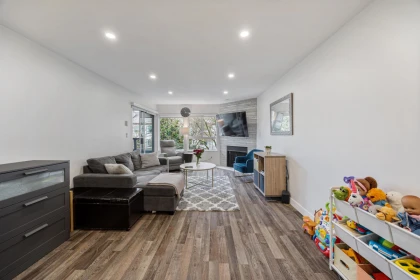 205 7465 Sandborne Avenue, Burnaby, BC