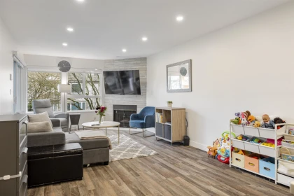 205 7465 Sandborne Avenue, Burnaby, BC