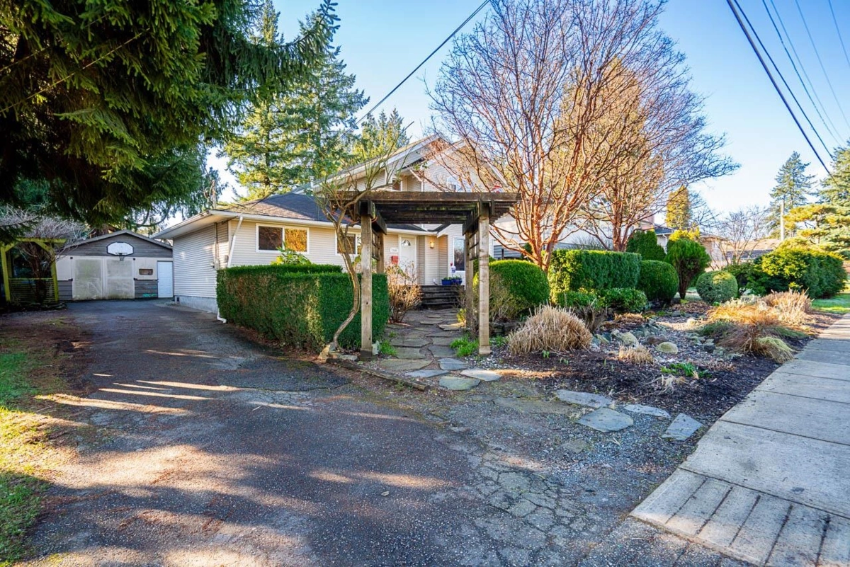 Kitchen Photo of 2168 Central Avenue, Port Coquitlam, BC