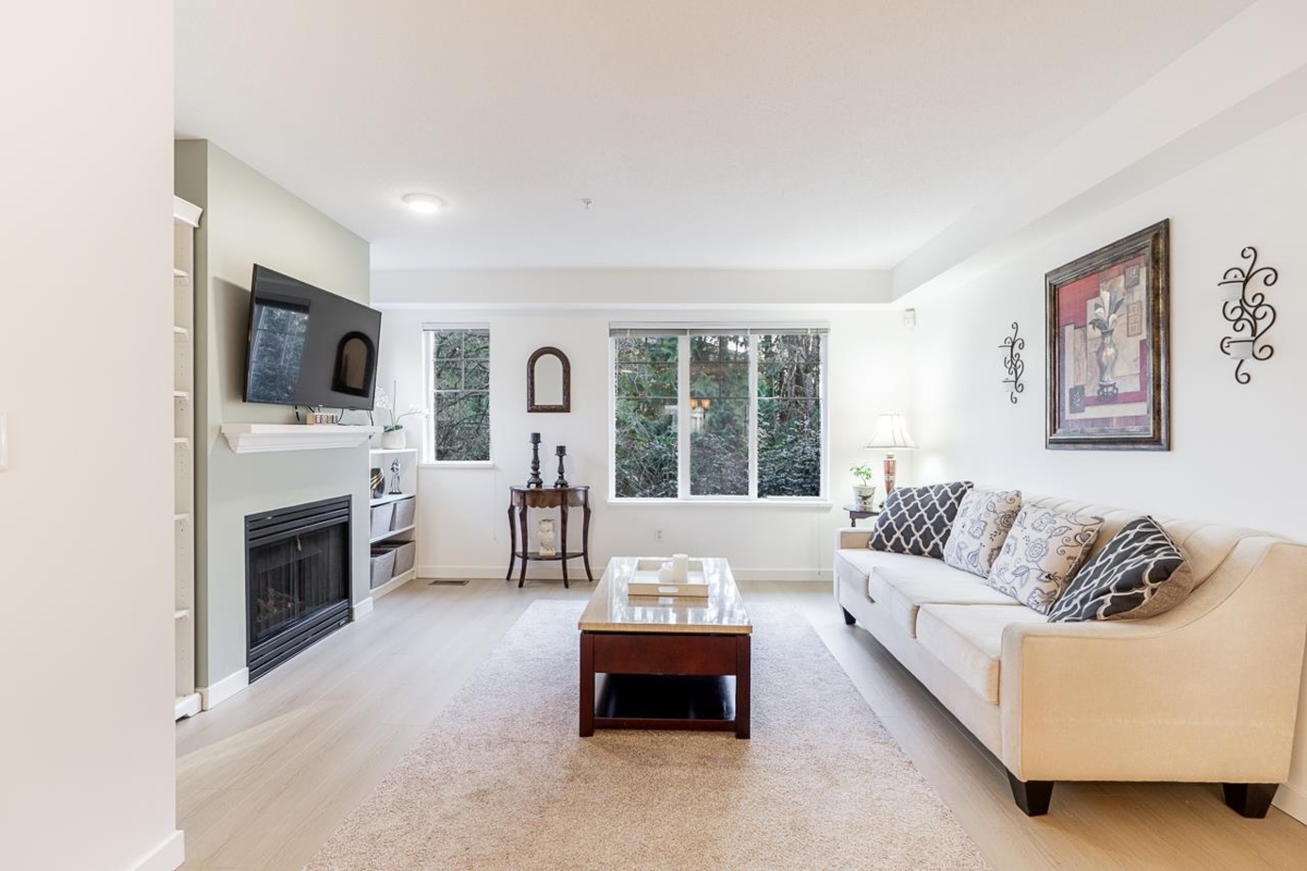 Living Room Photo of 53 20176 68 Avenue, Langley, BC