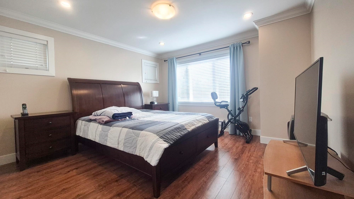 Kitchen Island Photo of 1 9131 Williams Road, Richmond, BC