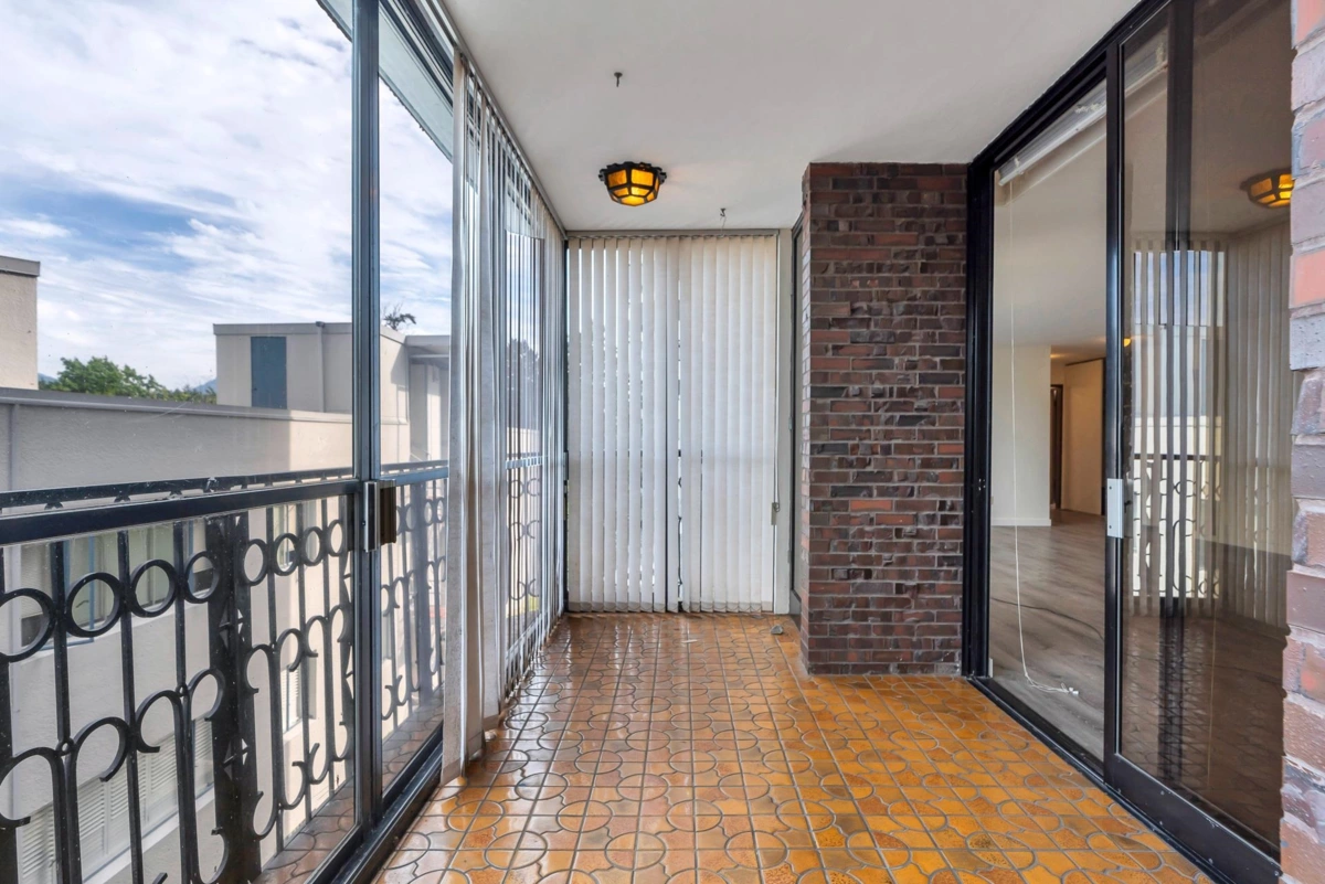 Breakfast Nook Photo of 201 845 Chilco Street, Vancouver, BC