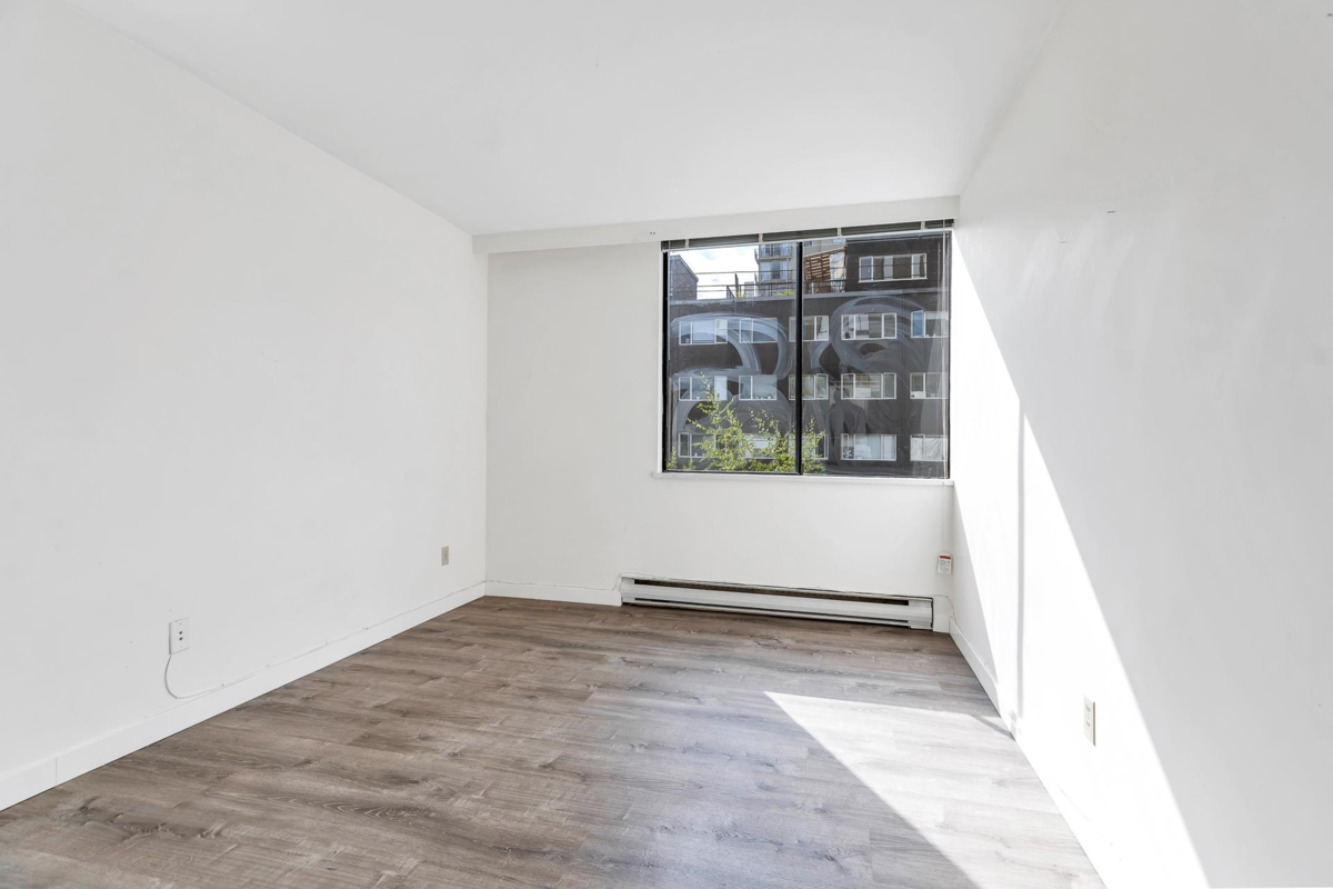Entry Foyer Photo of 201 845 Chilco Street, Vancouver, BC