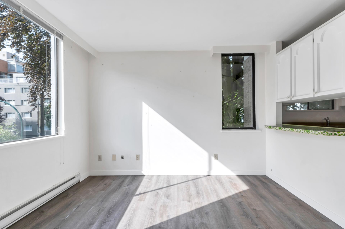 Guest Bathroom Photo of 201 845 Chilco Street, Vancouver, BC