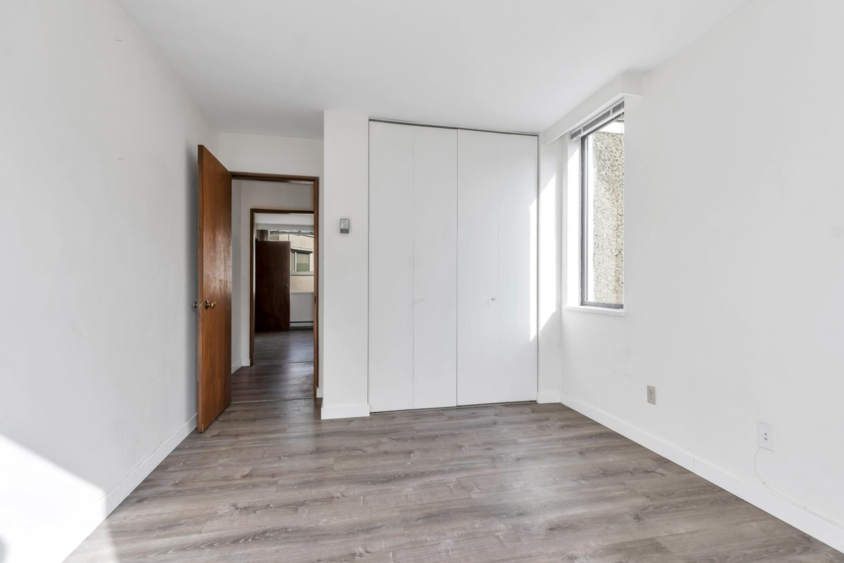 Hallway Photo of 201 845 Chilco Street, Vancouver, BC