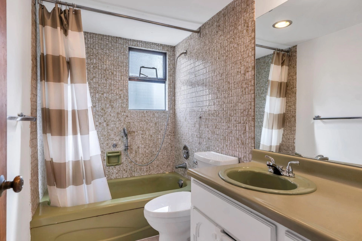 Mudroom Photo of 201 845 Chilco Street, Vancouver, BC