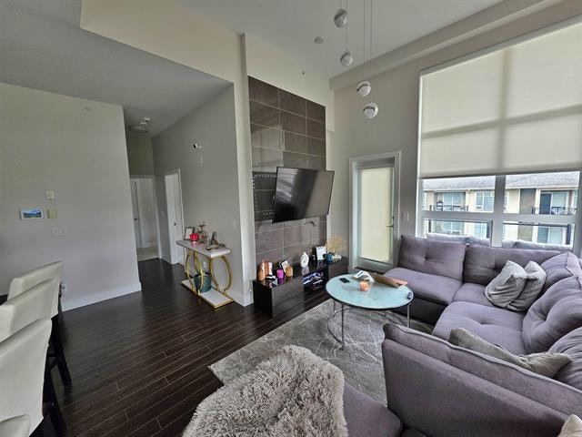 Dining Area Photo of C421 20211 66 Avenue, Langley, BC