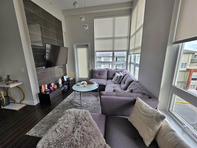 Family Room Photo of C421 20211 66 Avenue, Langley, BC