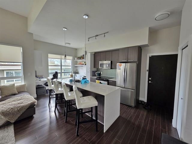 Living Room Photo of C421 20211 66 Avenue, Langley, BC