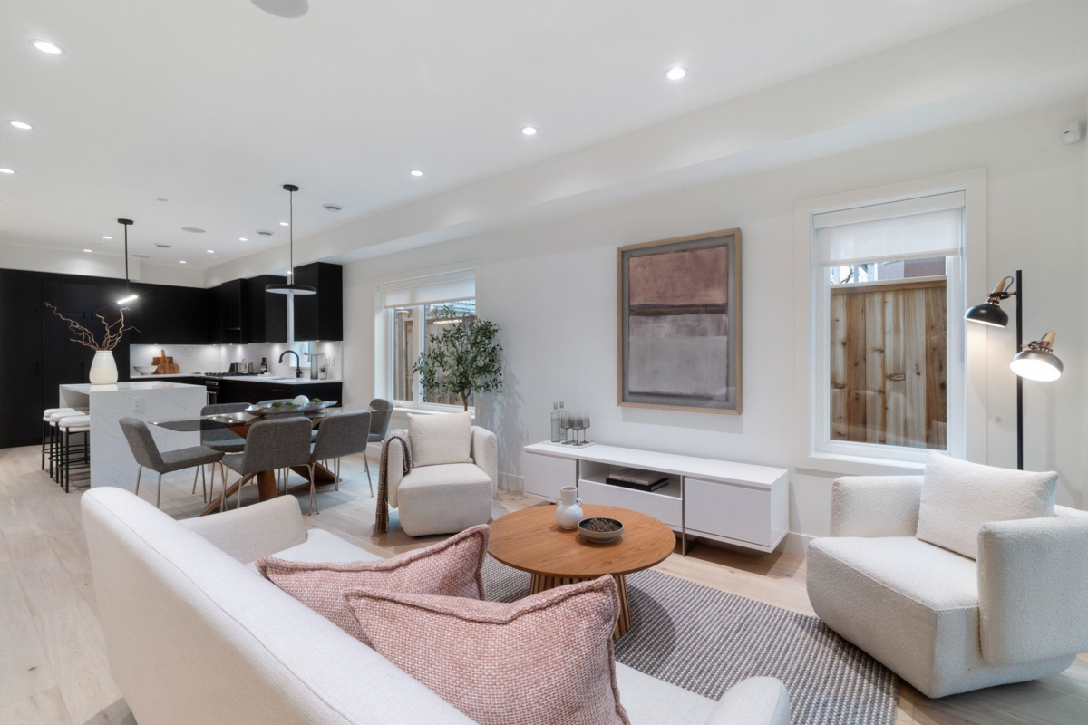 Family Room Photo of 2 2539 Grant Street, Vancouver, BC