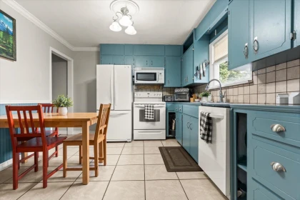 Kitchen Island Photo of 10189 Kent Road, Chilliwack, BC