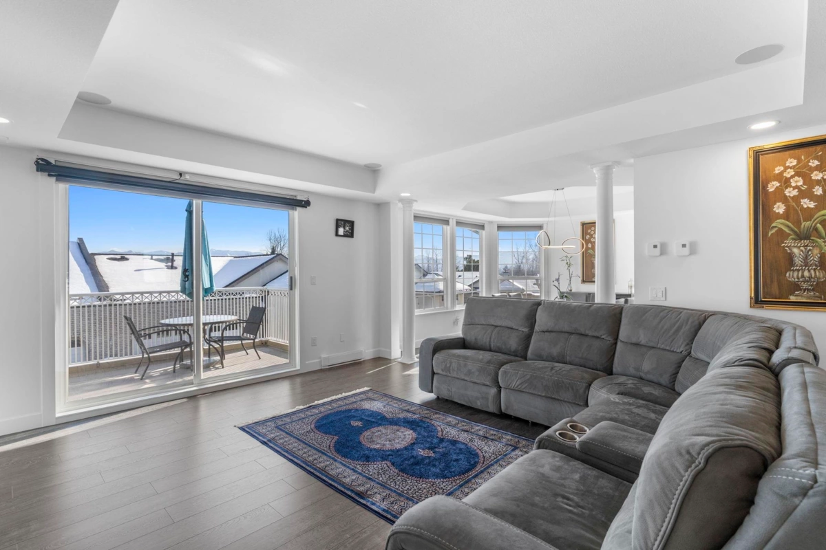 Living Room Photo of 53 31450 Spur Avenue, Abbotsford, BC