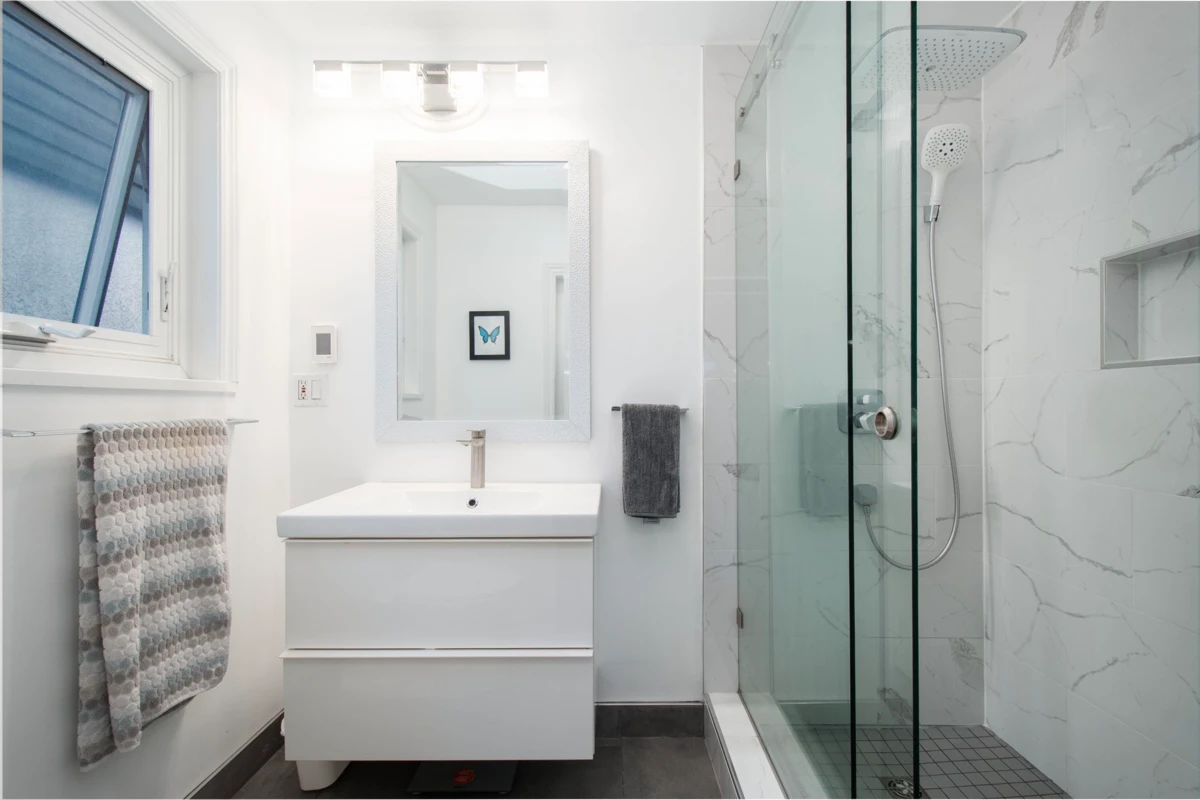 Guest Bathroom Photo of 943 Shavington Street, North Vancouver, BC