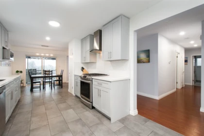Kitchen Island Photo of 943 Shavington Street, North Vancouver, BC