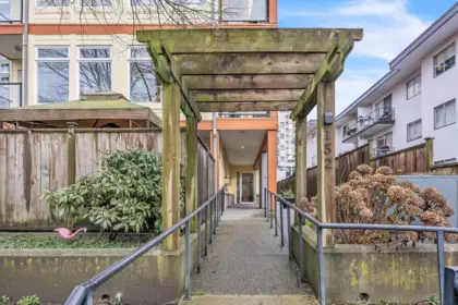 302 152 E 12th Street, North Vancouver, BC, North Vancouver — Apartment/Condo for sale